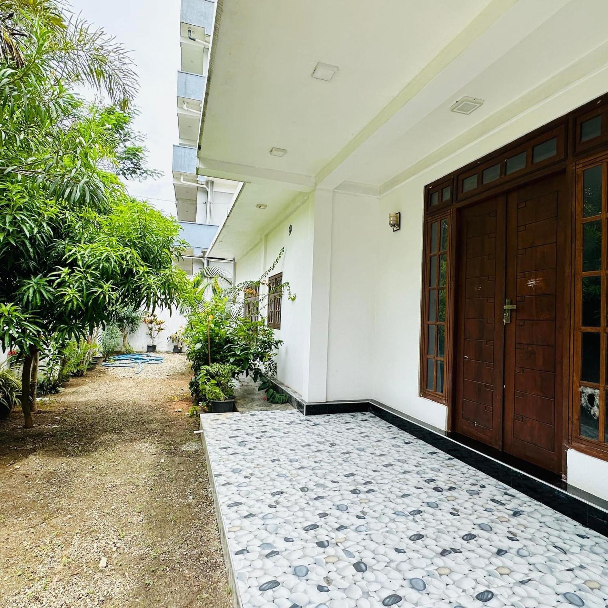 Lalitha Holiday Inn ジャフナ エクステリア 写真